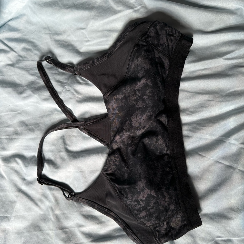 Black Lole sports bra